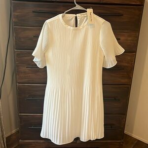 White dress, perfect for 2024/2025 brides